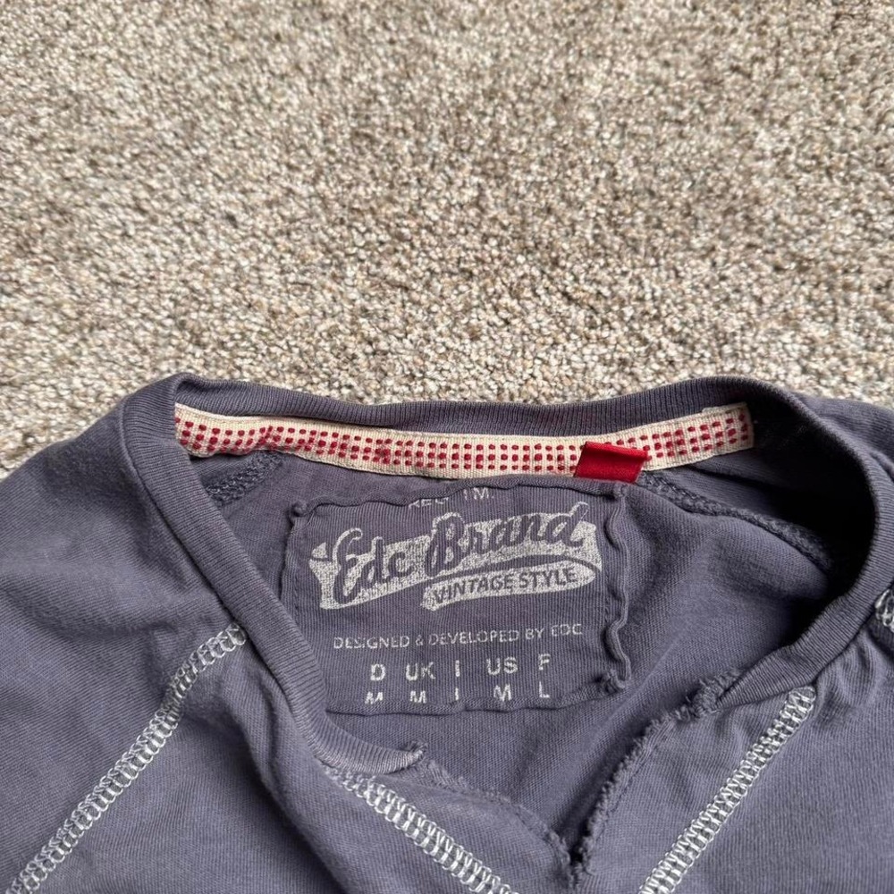 EDC BRAND "LUISVILLE VS AUSTIN" COVER-STITCH LONG SLEEVE - Picture 4 of 5